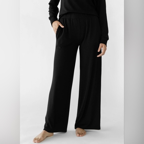 Cozy Earth Brushed Bamboo Wide Leg Pull-On Pant black
Size S - Picture 1 of 10